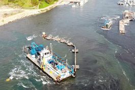 Evacúan playas de Perú por derrame petrolero