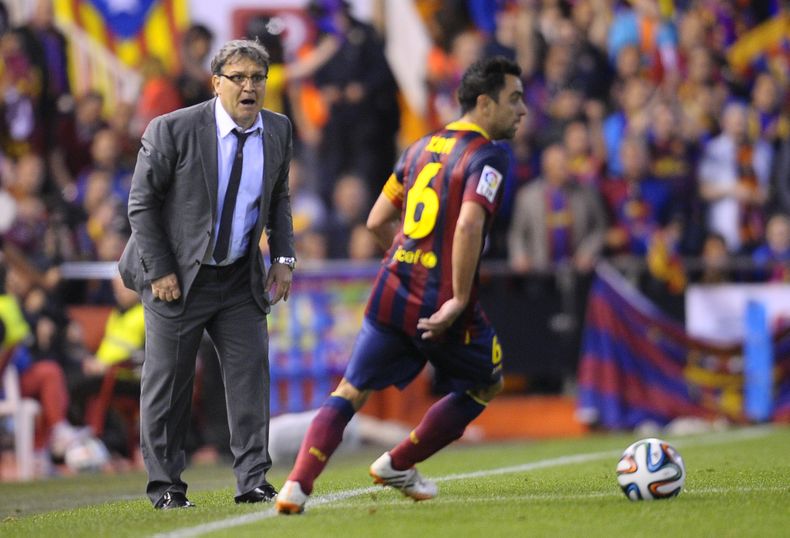 El t&eacute;cnico de Barcelona, Gerardo Martino, durante la final de la Copa del Rey frente a Real Madrid en Valencia el 16 de abril del 2014. Martino se culp&oacute; a s&iacute; mismo de la actuaci&oacute;n del equio y defendi&oacute; a su compatriota Li