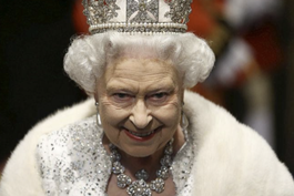 la sexta temporada de «the crown» podria pausar su produccion tras la muerte de la reina isabel ii