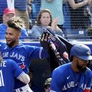 Con 2 jonrones de Bichette, Azulejos se imponen a Rojos
