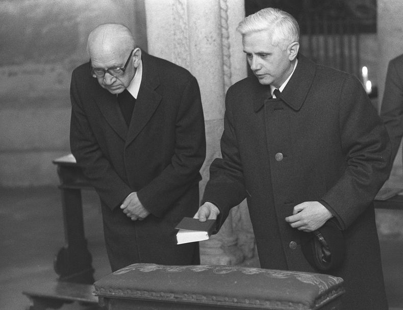 EUR-GEN BENEDICTO XVI-DECESO