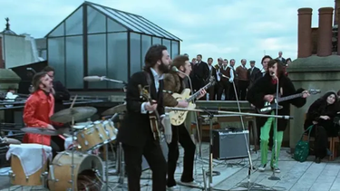 los secretos del ultimo recital de los beatles: las tensiones internas y la identidad del musico fantasma