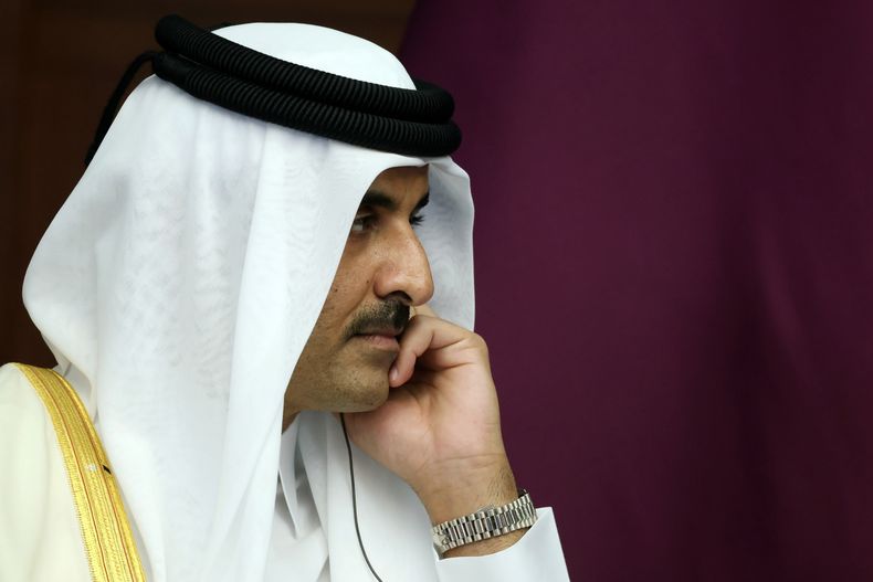 El emir de Qatar, jeque Tamim bin Hamad Al Thani asiste a una reunión en Astana, Kazajistán, 13 de octubre de 2022. (Foto, Vyacheslav Prokofyev, Sputnik, Kremlin Pool vía AP, archivo)