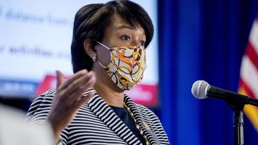 Alcaldesa de DC ordena uso de mascarillas