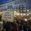 ARCHIVO - Varias personas protestan durante un mitin afuera del Departamento del Tesoro, en Washington, el 4 de febrero de 2024. (AP Foto/Jose Luis Magana, Archivo)