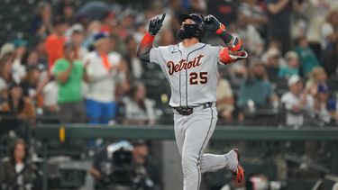 El venezolano Gleyber Torres, de los Tigres de Detroit, anota tras conectar un jonrón de dos carreras ante los Marineros de Seattle, el martes 4 de agosto de 2026 (AP Foto/Eric Hiller)