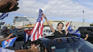 americateve | cubanos calle 8