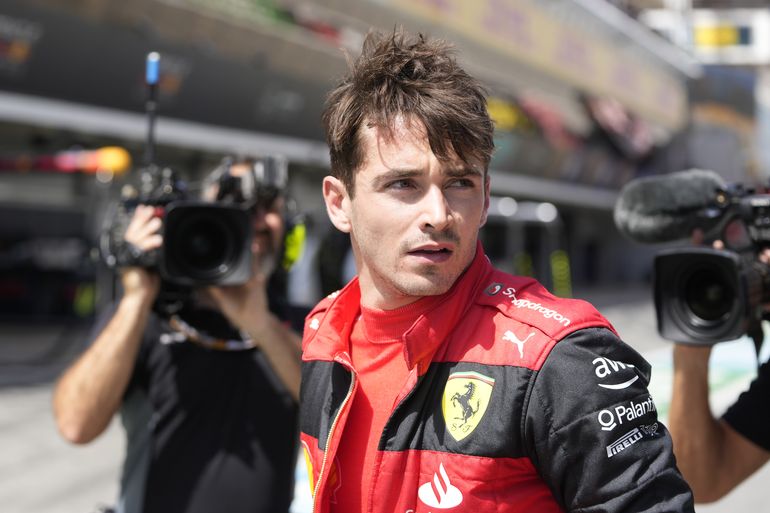 Verstappen guía 1-2 de Red Bull en España, Leclerc abandona