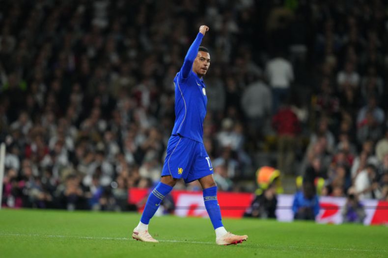 Morgan Rogers del Chelsea celebra tras anotar en el encuentro ante el Fulham en la Liga Premier el lunes 24 de agosto del 2026. (AP Foto/Kirsty Wigglesworth)