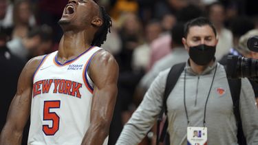Knicks remontan y condenan al Heat a otro revés