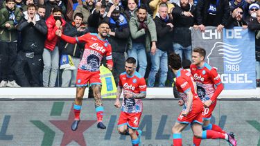 Napoli vence 3-1 a Atalanta y alcanza liderato de Serie A