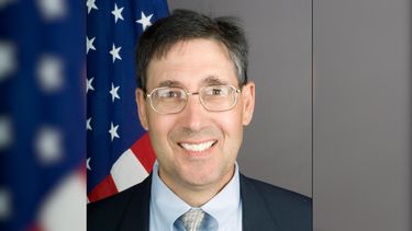 FBI investiga envenenamiento de ex embajador de EE.UU. en Kiev