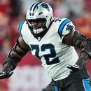 ARCHIVO - Foto del 3 de enero del 2026, el tackle ofensivo de los Panthers de Carolina Taylor Moton bloquea en el encuentro ante los Buccaneers de Tampa Bay. (AP Foto/Peter Joneleit, Archivo)