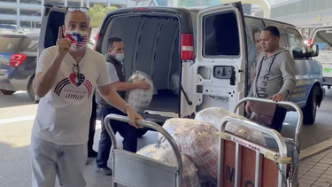 el profesor lazo junto a organizaciones de izquierda en eeuu le donan a la dictadura cubana siete toneladas de leche en polvo