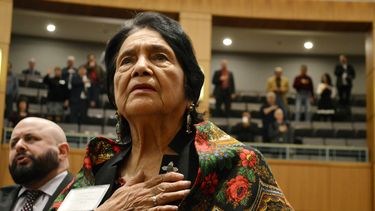 Biden consigue respaldo de activista hispana Dolores Huerta