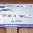 Placas colocadas en las casas de los profesionales de la salud granmenses enviados a África para combatir el ébola.