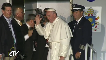 el papa se despide de ee.uu. con un abrazo de ternura a las familias