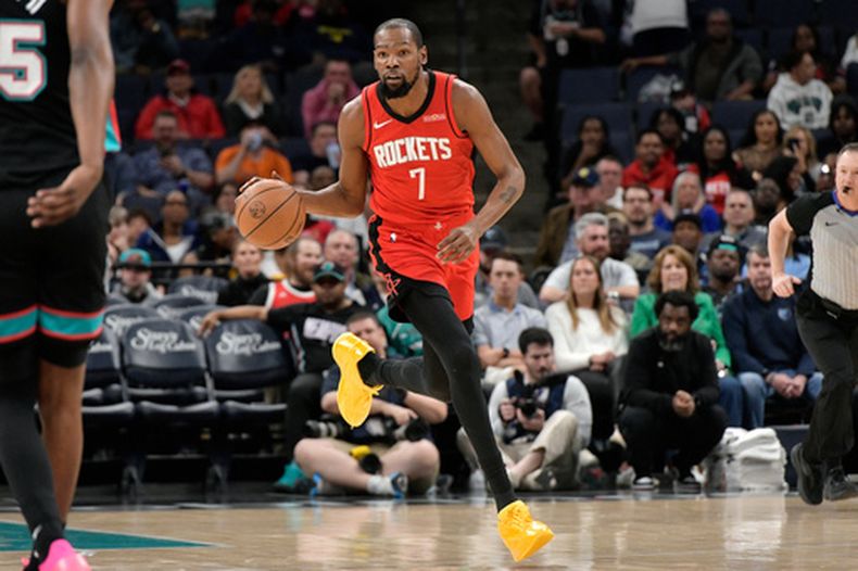 Kevin Durant, alero de los Rockets de Houston, conduce el balón en el encuentro ante los Grizzlies de Memphis, el viernes 27 de marzo de 2026 (AP Foto/Brandon Dill)