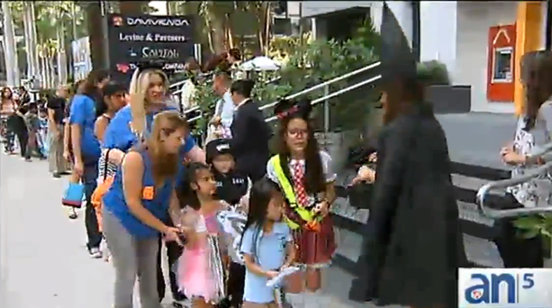 Adriana Navarro se adelanta y nos trae como todos los años consejos al respecto para celebrar de manera segura con nuestros niños.