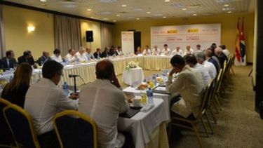 espana y cuba firman un acuerdo para refinanciar la deuda a corto plazo