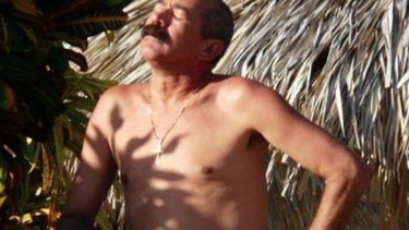 americateve | Rafael Serrano, el presentador del noticiero estelar de la televisión cubana ha sido sorprendido veraneando en un hotel de la República Dominicana.