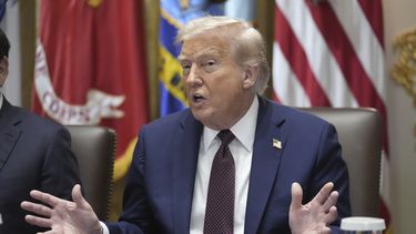 El presidente Donald Trump durante una reunión de gabinete, el martes 26 de agosto de 2025, en la Casa Blanca, en Washington. (AP Foto/Mark Schiefelbein, Archivo)