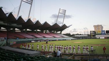 representante solicita dejar sin efecto orden ejecutiva que permite solo 250 fanaticos en juegos de beisbol
