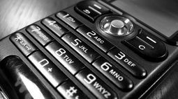 los cubanos podran contratar hasta tres lineas de telefonos moviles