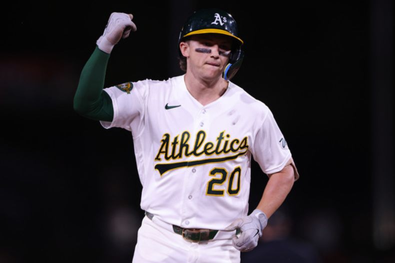 Zack Gelof de los Atléticos, trota alrededor de las bases tras batear un jonrón solitario en la octava entrada ante los Astros de Houston el jueves 24 de septiembre del 2026. (AP Foto/Scott Marshall)