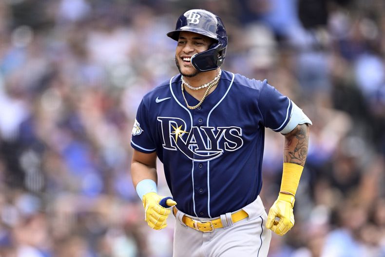 José Siri de los Rays de Tampa Bay tras batear un jonrón ante los Cachorros de Chicago, el miércoles 31 de mayo de 2023, en Chicago. (AP Foto/Quinn Harris)