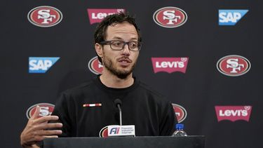 Dolphins contratan a Mike McDaniel como entrenador en jefe