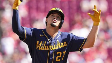 Adames y Renfroe dan triunfo a Cerveceros ante Rojos