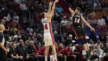 Pistons despiertan en la segunda parte y superan al Heat