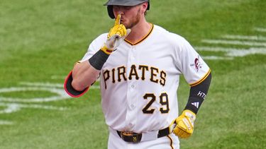 Ryan OHearn de los Piratas de Pittsburgh luego de batear un grand slam ante los Cachorros de Chicago, el domingo 26 de julio de 2026, en Pittsburgh. (AP Foto/Gene J. Puskar)