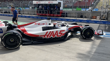 haas actualizo su coche y exploto otra vez la polemica contra los ferrari blancos en la formula 1