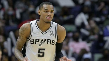 Murray anota 31; Spurs derrotan a Pelicans