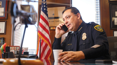 el ex jefe de policia de houston sera nombrado nuevo jefe de policia de miami