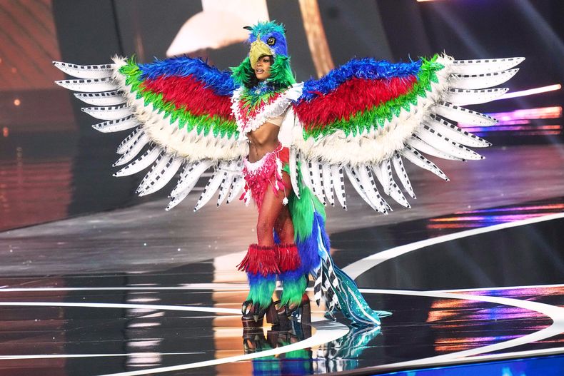 Miss Haití Melissa Sapini compite en el concurso de trajes nacionales del certamen de belleza Miss Universo en la provincia de Nonthaburi, Tailandia, el miércoles 19 de noviembre de 2025. (Foto AP/Sakchai Lalit)