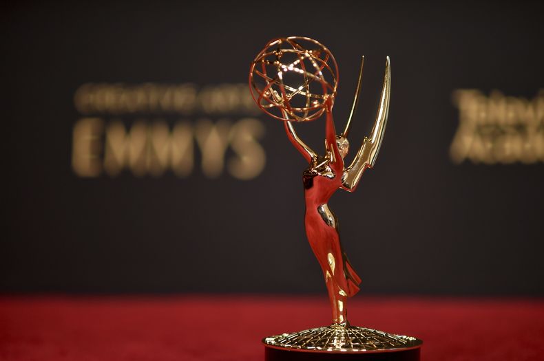 ARCHIVO - Una estatuilla del Emmy el sábado 11 de septiembre de 2021, en Los Ángeles. La 75a edición de los Premios Emmy se realizará el 15 de enero de 2024 tras un retraso de cuatro meses.. (Foto Richard Shotwell/Invision/AP)