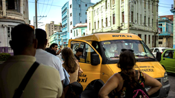 critica en cuba: mitrans declara transporte en modo emergencia y suspende trenes, buses y listas de espera