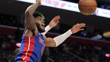 Bey anota 25; Pistons doblegan a Thunder