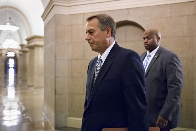 El republicano John Boehner, presidente de la C&aacute;mara de Representantes, llega al Capitolio en Washington el lunes 7 de octubre de 2013. (Foto AP/J. Scott Applewhite)