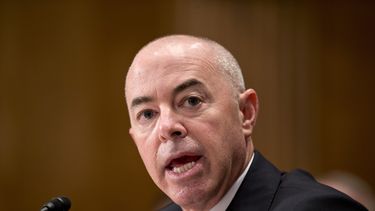 Joe Biden recurre a un hispano para la Seguridad Nacional