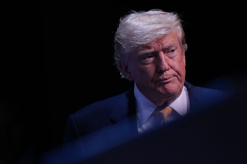 El presidente de Estados Unidos, Donald Trump, llega para una conferencia de prensa en la cumbre de la OTAN en Ankara, Turquía, el miércoles 8 de julio de 2026. (AP Foto/Francisco Seco)