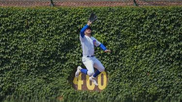 Mike Tauchman de los Cachorros de Chicago atrapa un elevado de Ryan OHearn de los Orioles de Baltimore, el sábado 17 de junio de 2023, en Chicago. (AP Foto/Erin Hooley)