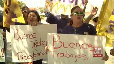 inminente despido de trabajadores de limpieza del mall de hialeah genera protestas.