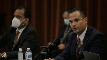 pese a la quiebra dan aumento de sueldos en la aee