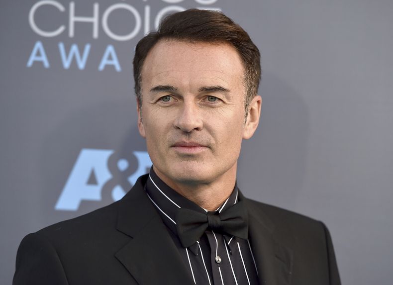 ARCHIVO - Julian McMahon llega a la 21ra edición de los Critics Choice Awards en el Barker Hangar el domingo 17 de enero de 2016, en Santa Mónica, California. (Foto de Jordan Strauss/Invision/AP, Archivo)