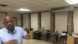 periodista de the new york times visita la redaccion del granma
