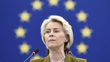 La presidenta de la Comisión Europea, Ursula von der Leyen, ofrece su discurso sobre el Estado de la Unión en el Parlamento Europeo, en Estrasburgo, Francia, el miércoles 10 de septiembre de 2025. (AP Foto/Pascal Bastien)